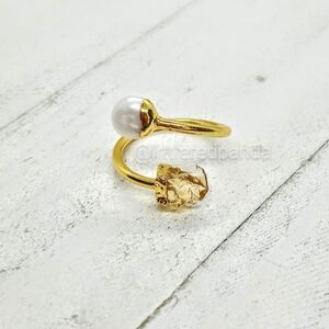 Citrine and biwa pearl wrap ring